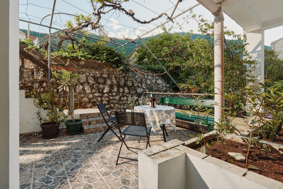 Aura Maris Apartment Apartment in Kotor Municipality