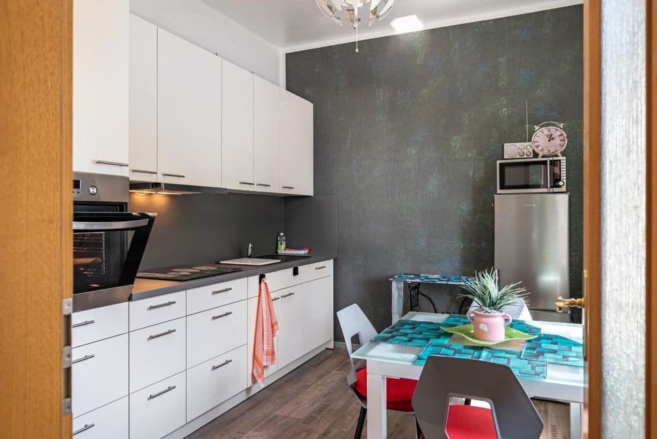 Property building, Kitchen or kitchenette, Living room