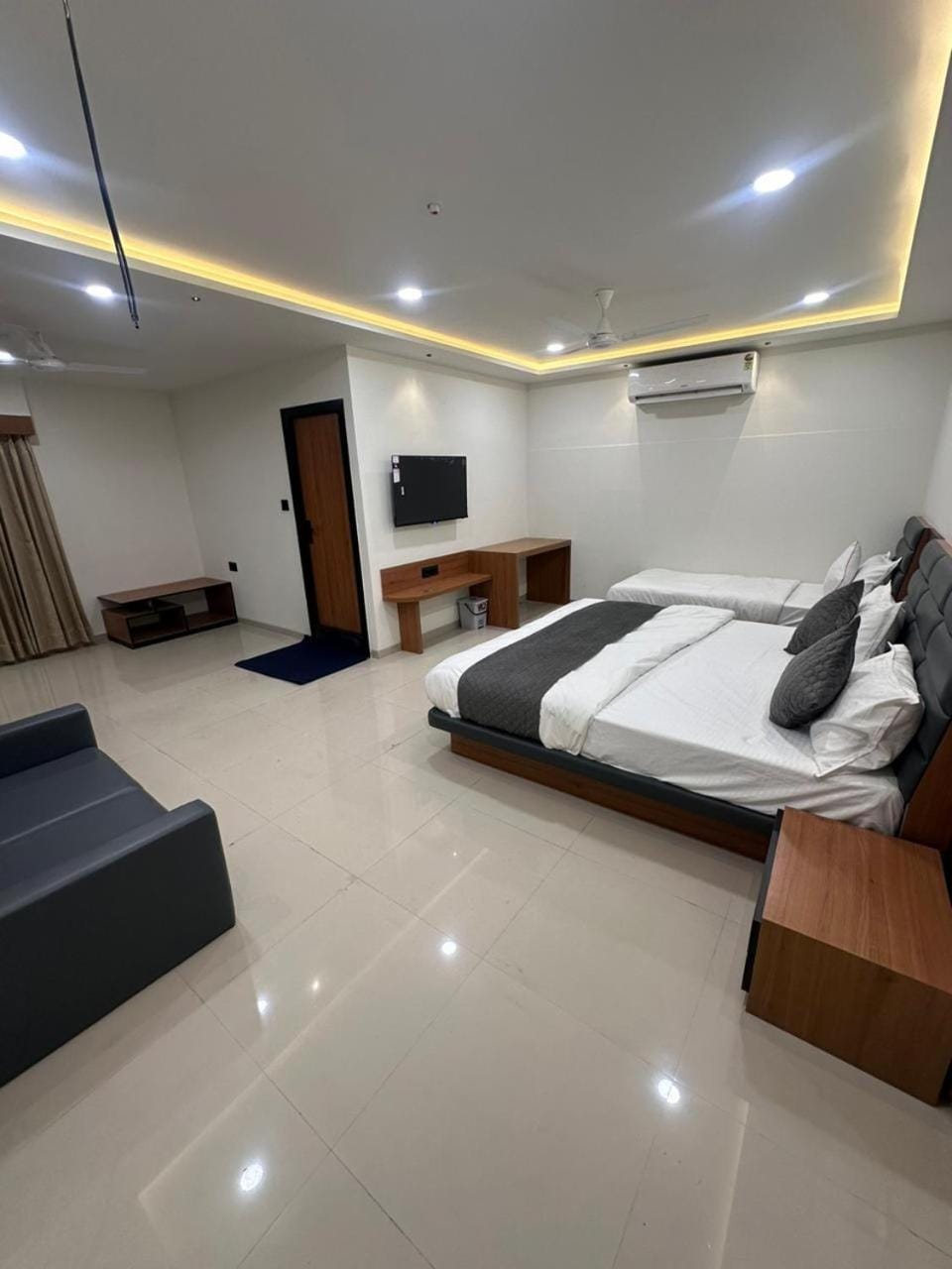 Communal lounge/ TV room, Bed, Living room, Photo of the whole room, Seating area, Bedroom