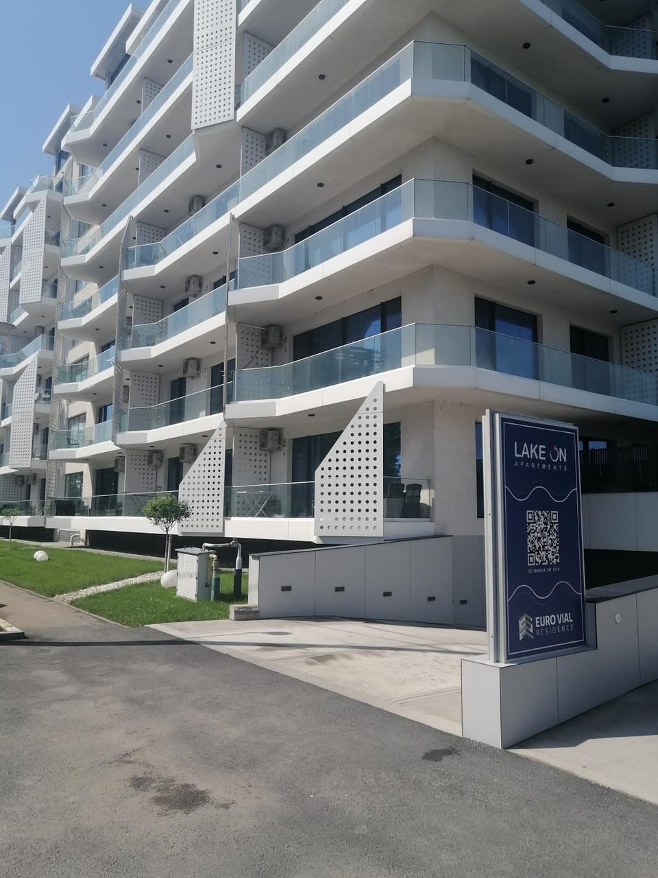 Property building, Day, Street view, Parking
