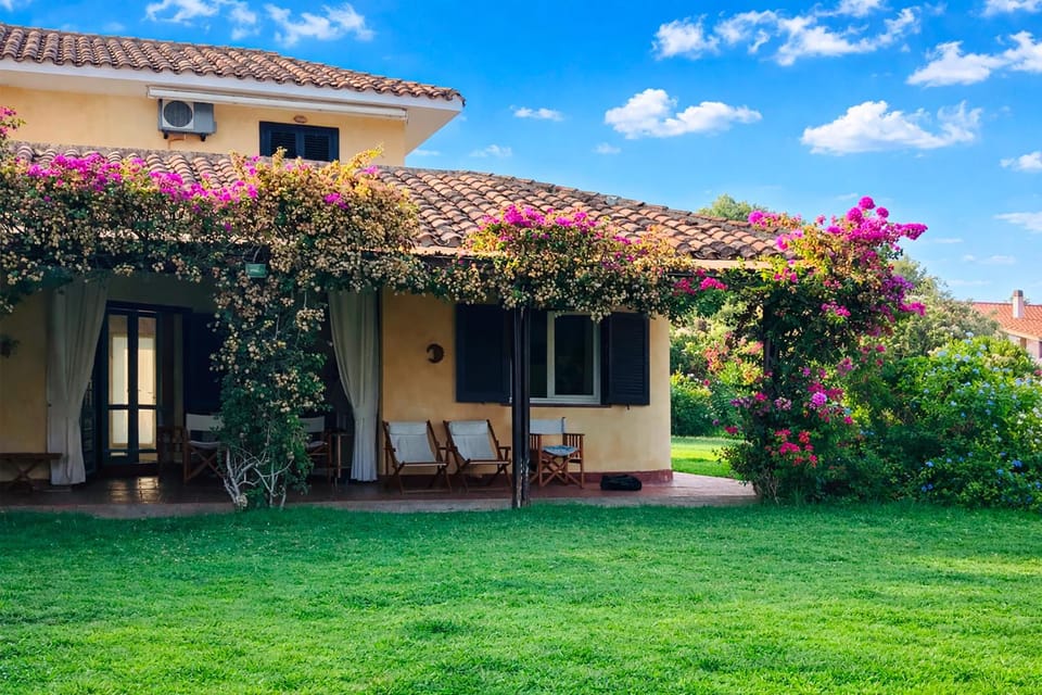 Property building, Day, Garden, Garden view