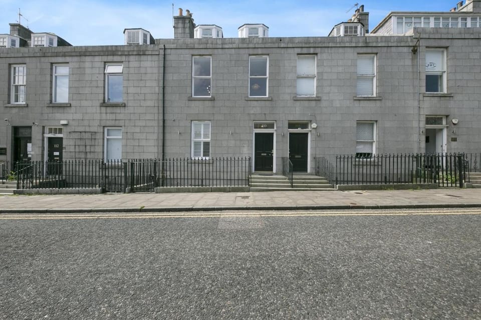 Property building, Neighbourhood, Street view, Location