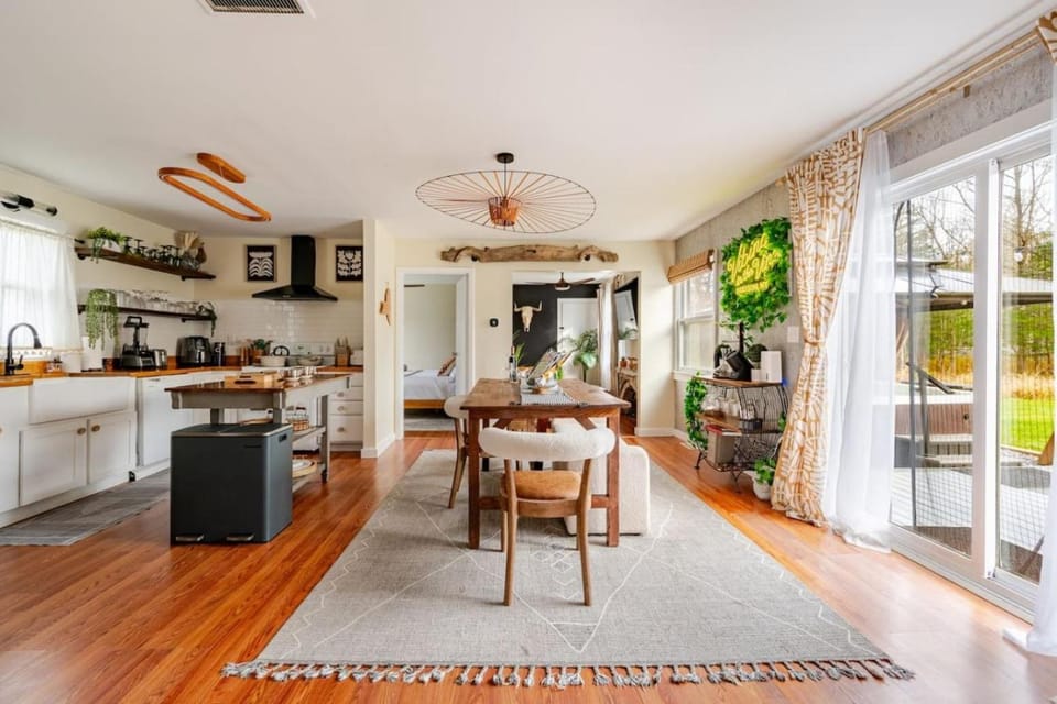 2 Fun Homes House in Capital District, NY, USA