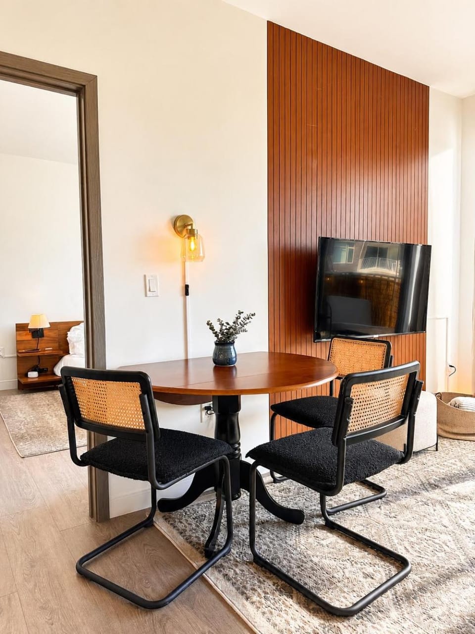 Bay View Designer 2BR - Best Location with Balcony, Gym, and Terrace - Sleeps 6 Apartment in Milwaukee