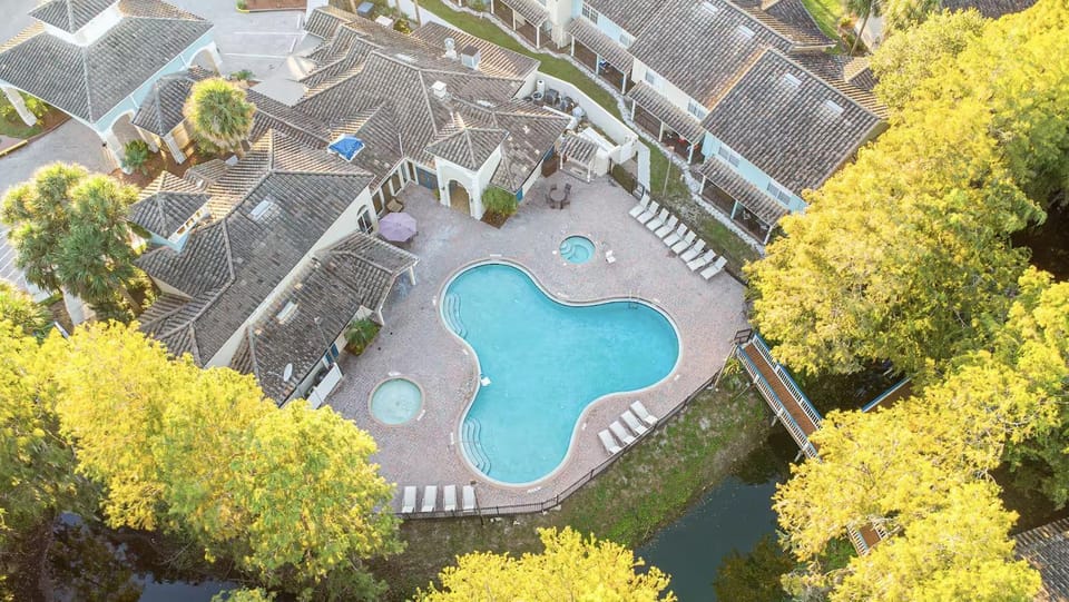Cozy Family Townhome with Pool near Disney Apartment in Kissimmee
