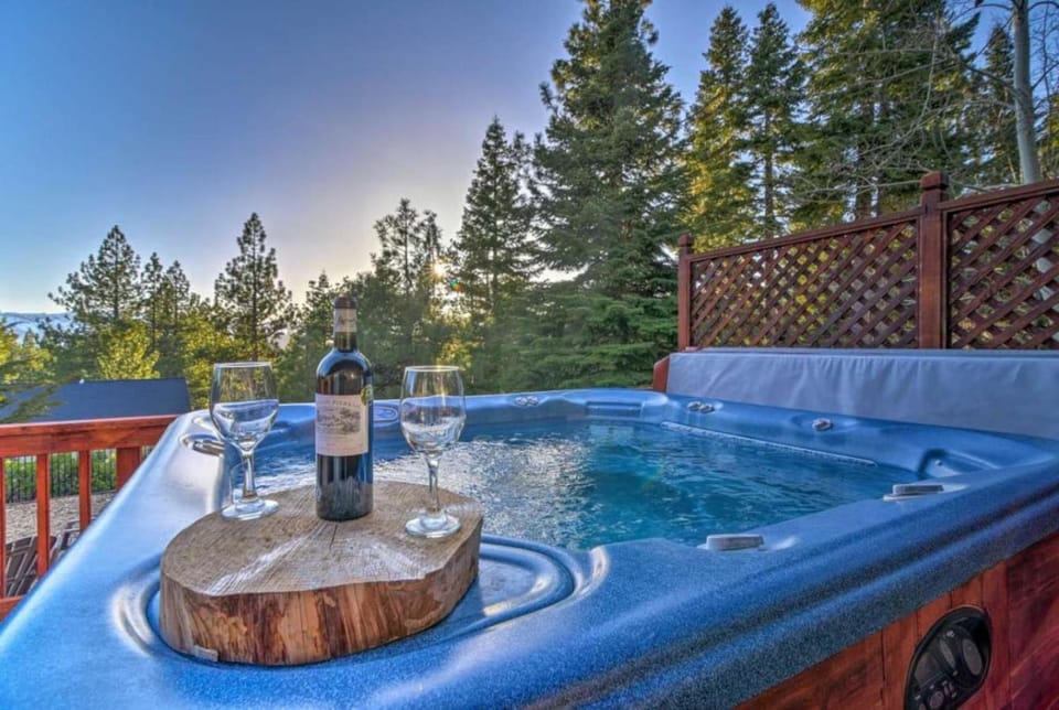 South Tahoe Grandma Family Home Hot Tub and Views House in South Lake Tahoe