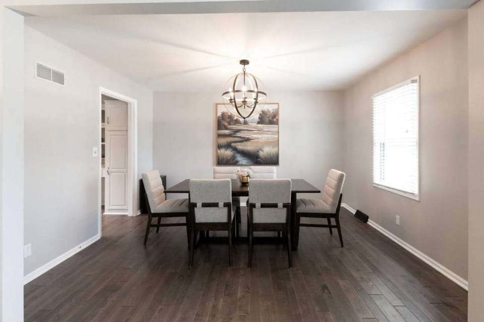 Spacious 4 BR 3 BA with Fenced Yard House in Shawnee