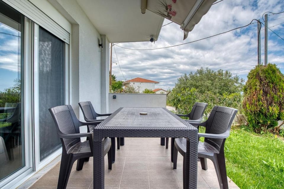 Sea View Garden Luxury Apartment Kryopigi by ΜΡS Apartment in Halkidiki