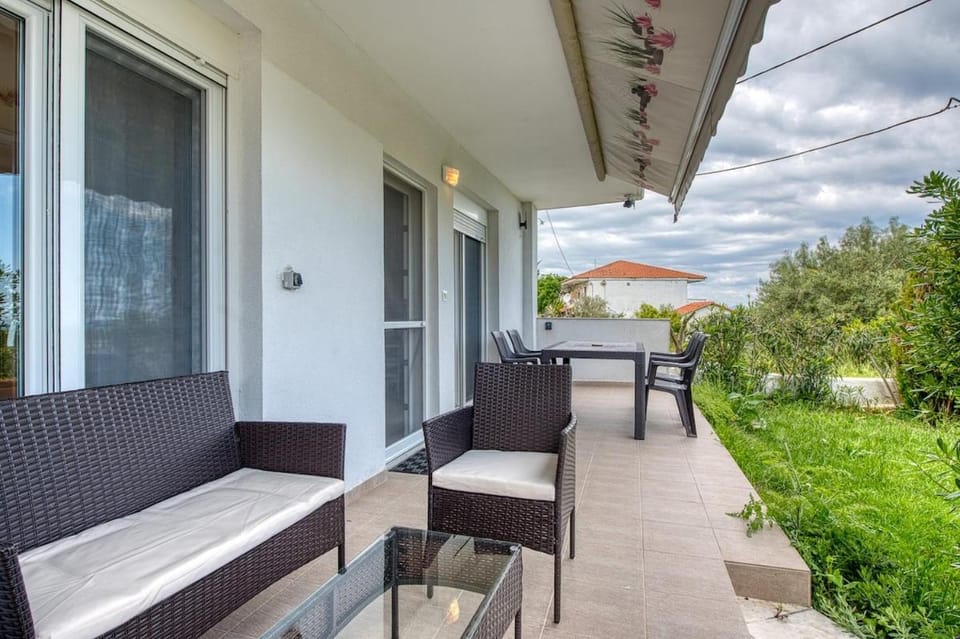 Sea View Garden Luxury Apartment Kryopigi by ΜΡS Apartment in Halkidiki