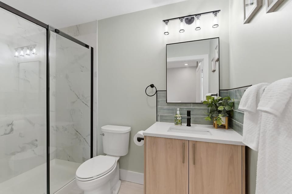 Shower, Toilet, Bathroom
