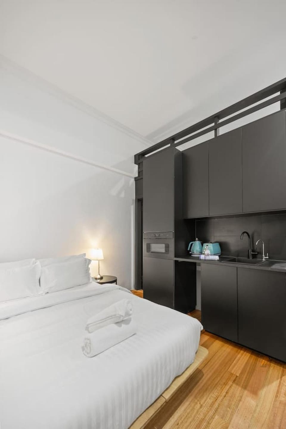 South Beach Studio - Simple Base, Walk Everywhere Apartment in Perth