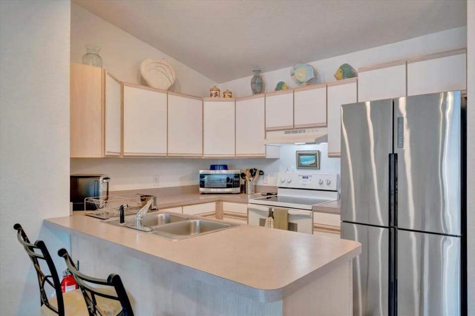 Kitchen or kitchenette, oven, stove