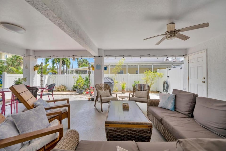 Patio, Seating area