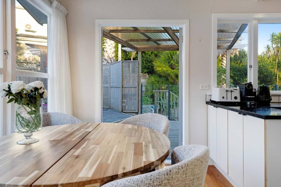 Coffee/tea facilities, Dining area