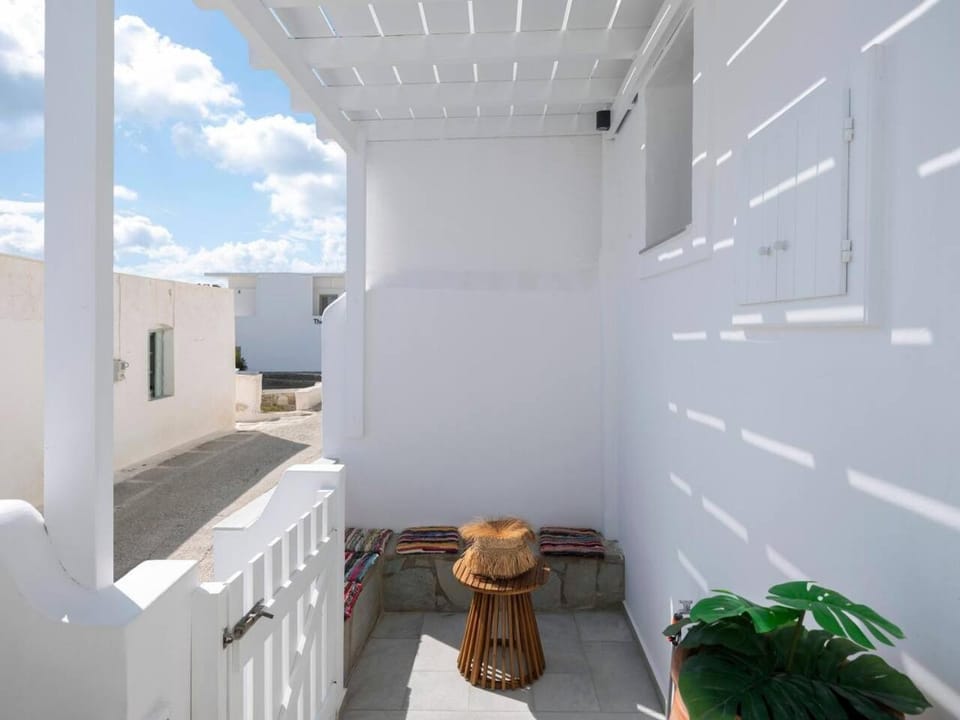 Patio, Day, Balcony/Terrace