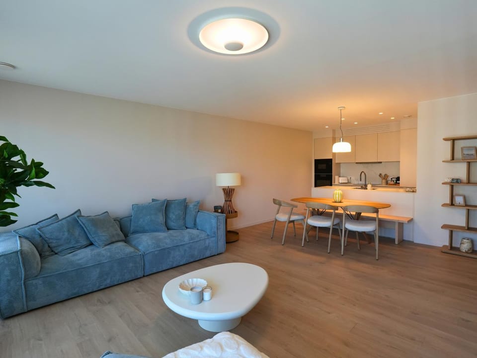 TV and multimedia, Kitchen or kitchenette, Living room, Seating area, Dining area