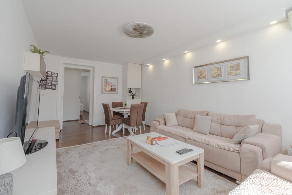 TV and multimedia, Living room, Dining area