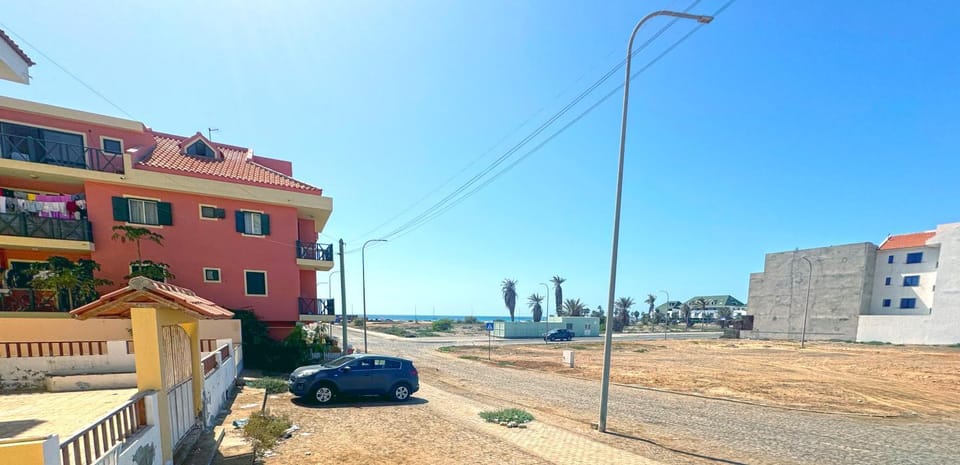 Neighbourhood, Location