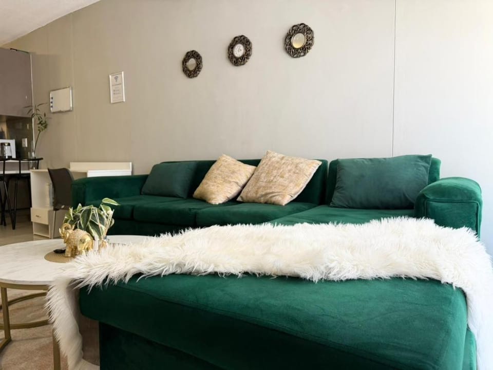 Emy KJG CBD Balcony Aircon 2 Bedroom Merensky Towers Apartment in Windhoek