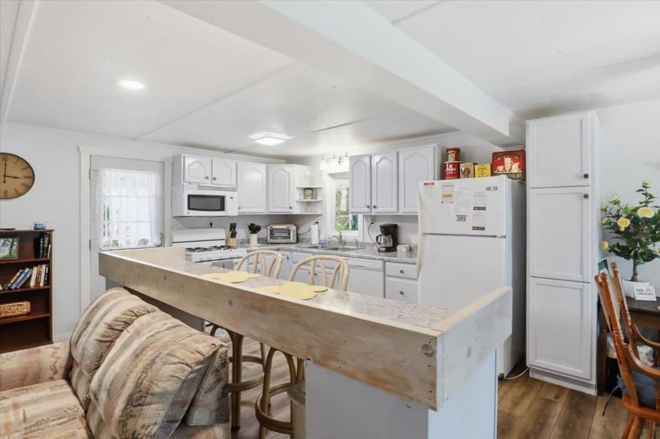 Kitchen or kitchenette, kitchen