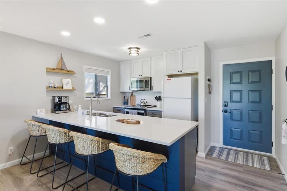 Kitchen or kitchenette, kitchen