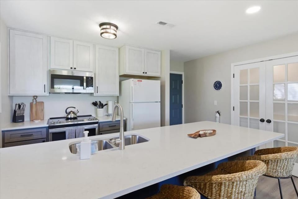 Kitchen or kitchenette, kitchen