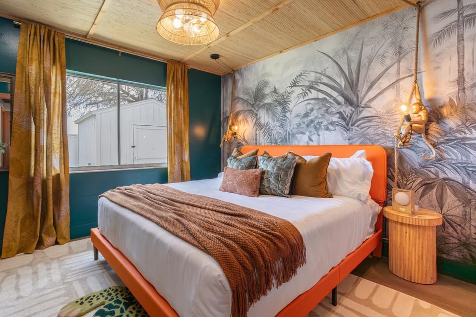 5BR Pool & Game Room Retreat Near Gulf Beaches House in Seminole