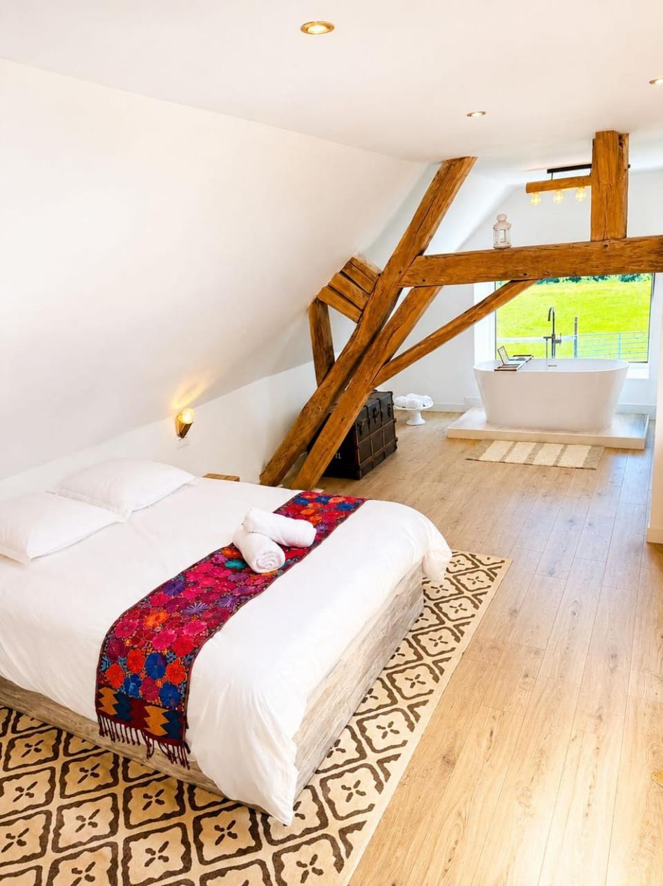 Bed, Photo of the whole room, Bedroom, Bath