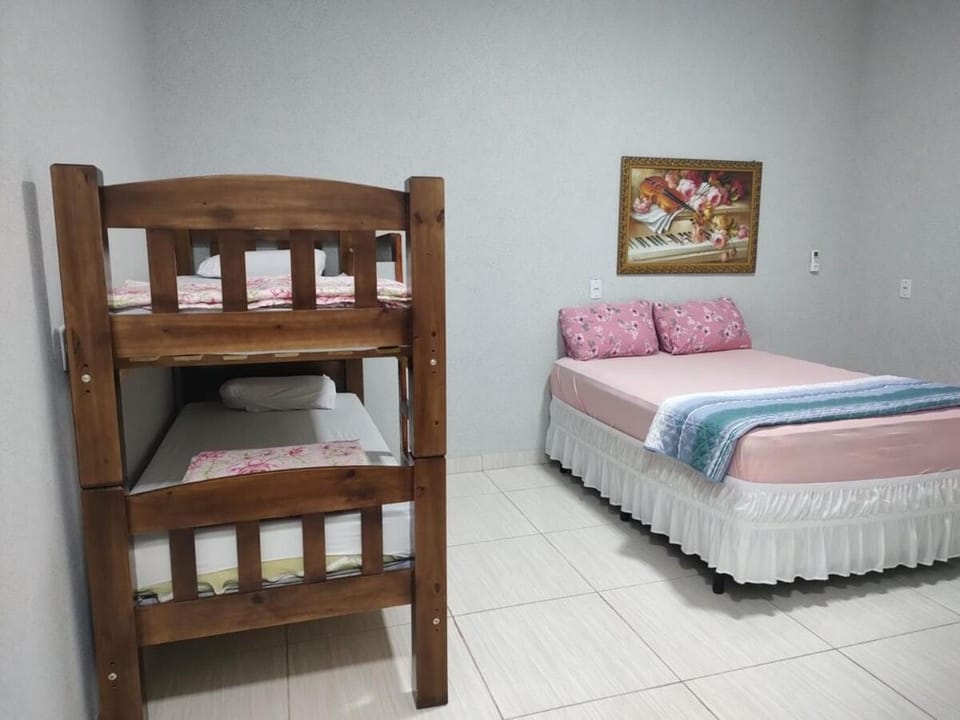 Recanto Mineiro K&R Casa de temporada, Com piscina aquecida, próxima ao Thermas dos Laranjais House in Olímpia