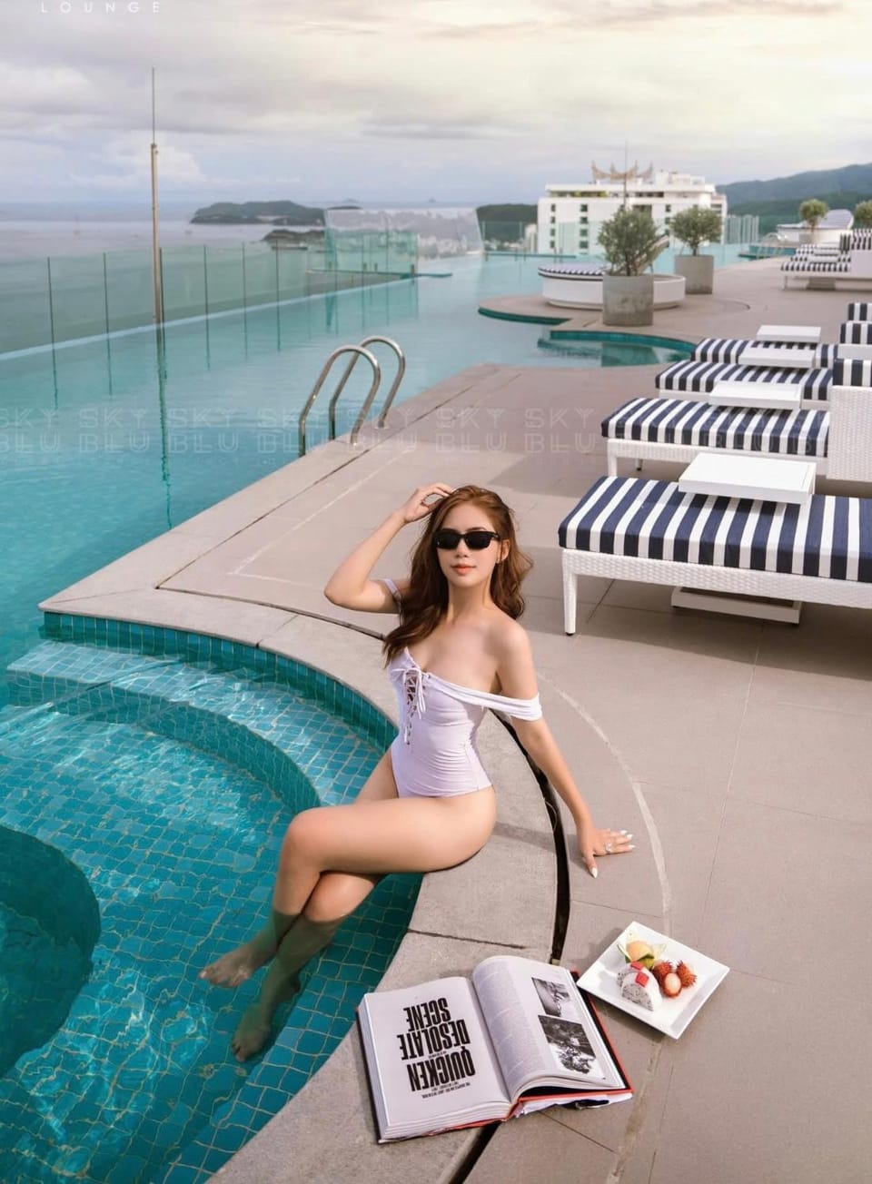 Day, People, Natural landscape, Pool view, Sea view, Swimming pool, sunbed