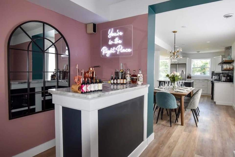 The Smith - Renovated 4 Bedroom House in New York