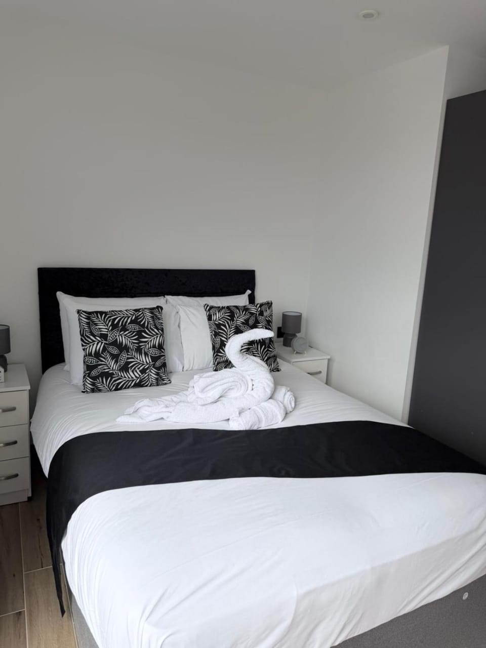 Bed, Photo of the whole room, Bedroom, towels