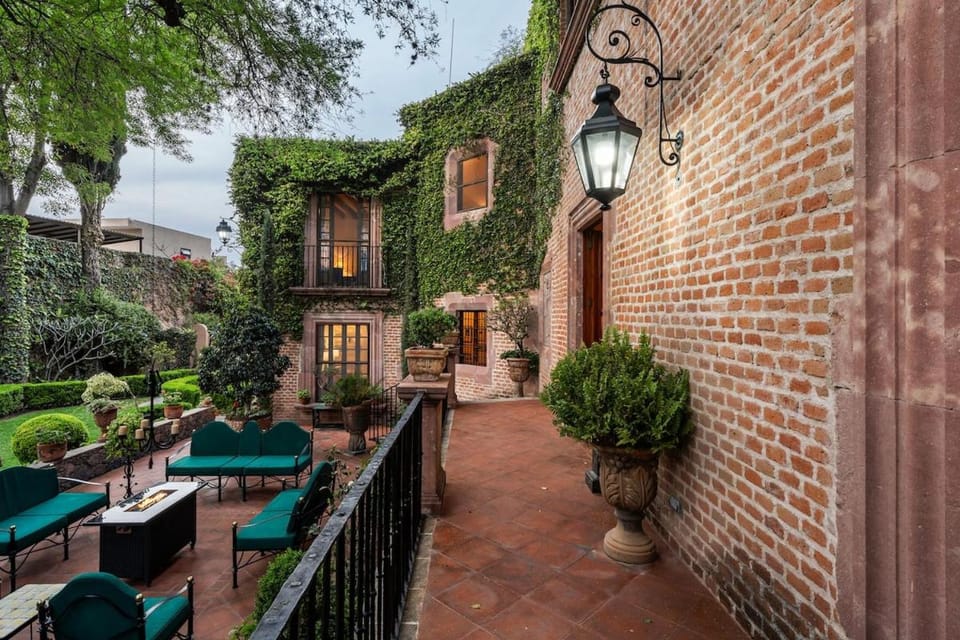 Property building, Patio, Inner courtyard view
