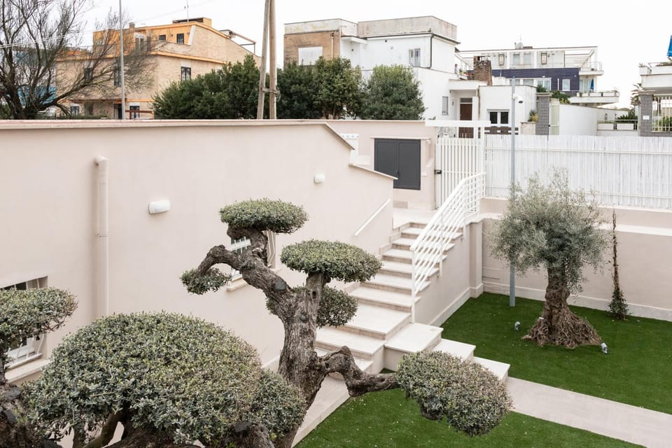 Property building, Spring, Day, Garden, View (from property/room), Balcony/Terrace, Garden view