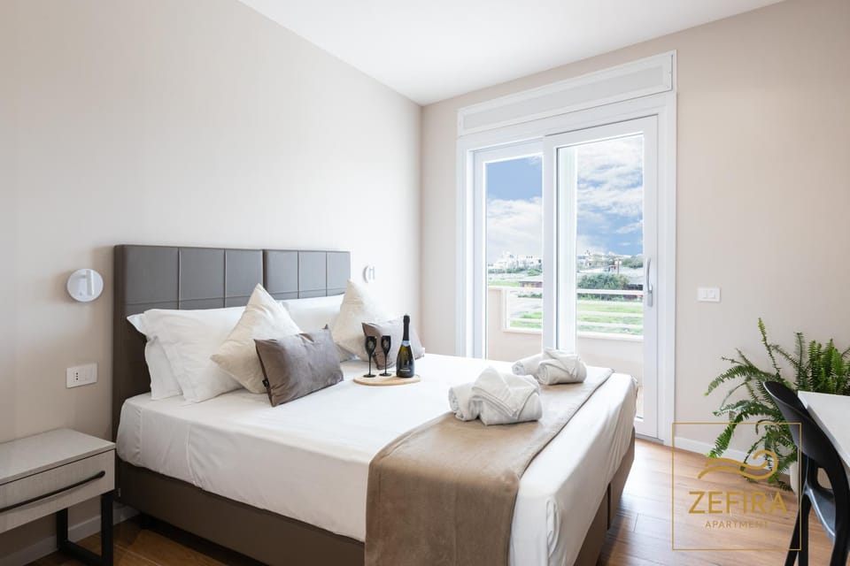 Bed, View (from property/room), Photo of the whole room, Bedroom, City view, towels