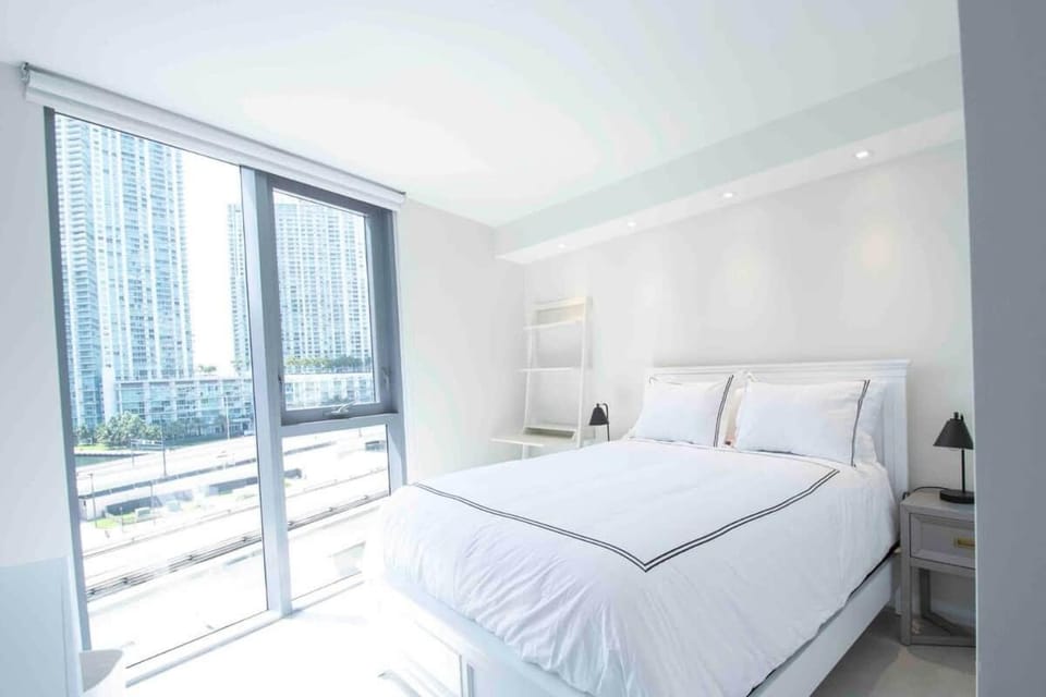 New Apt Miami Brickell 2 Br Den Apartment in Brickell