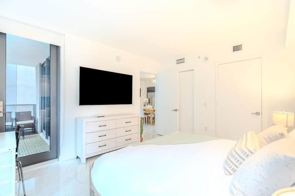 Stylish Brickell Condo | 2BD Chic & Central Apartment in Brickell
