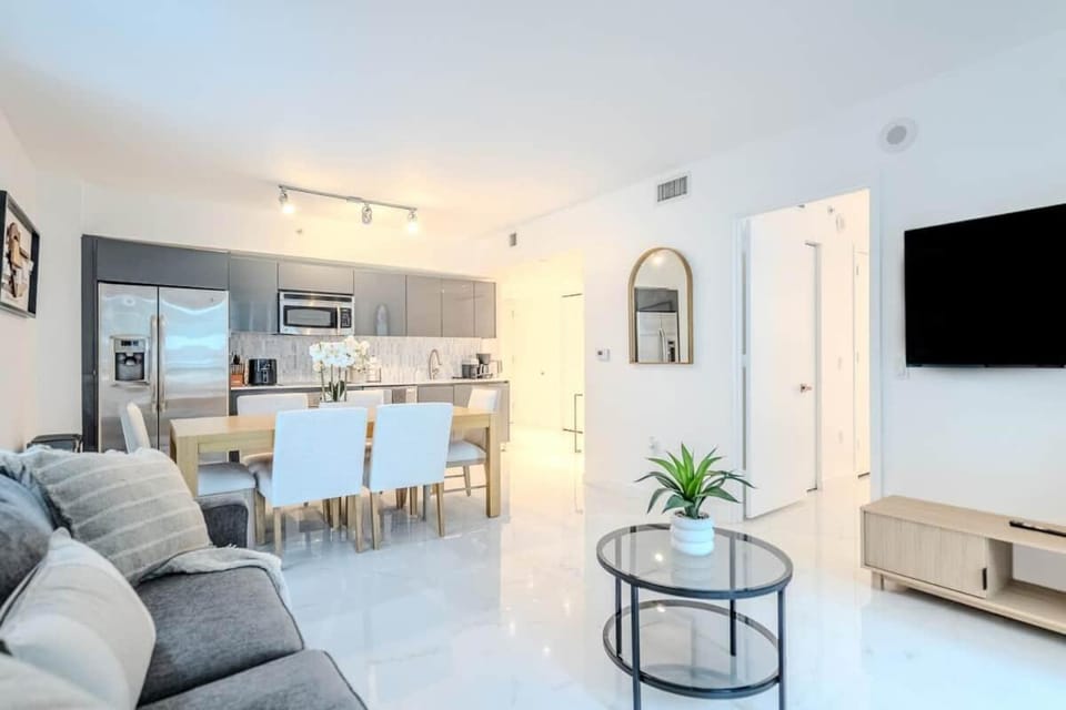 Stylish Brickell Condo | 2BD Chic & Central Apartment in Brickell