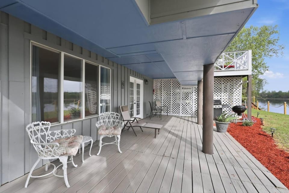 Luxury Riverfront Escape~Pool~BoatSlip~Kayaks~BBQ House in Augusta