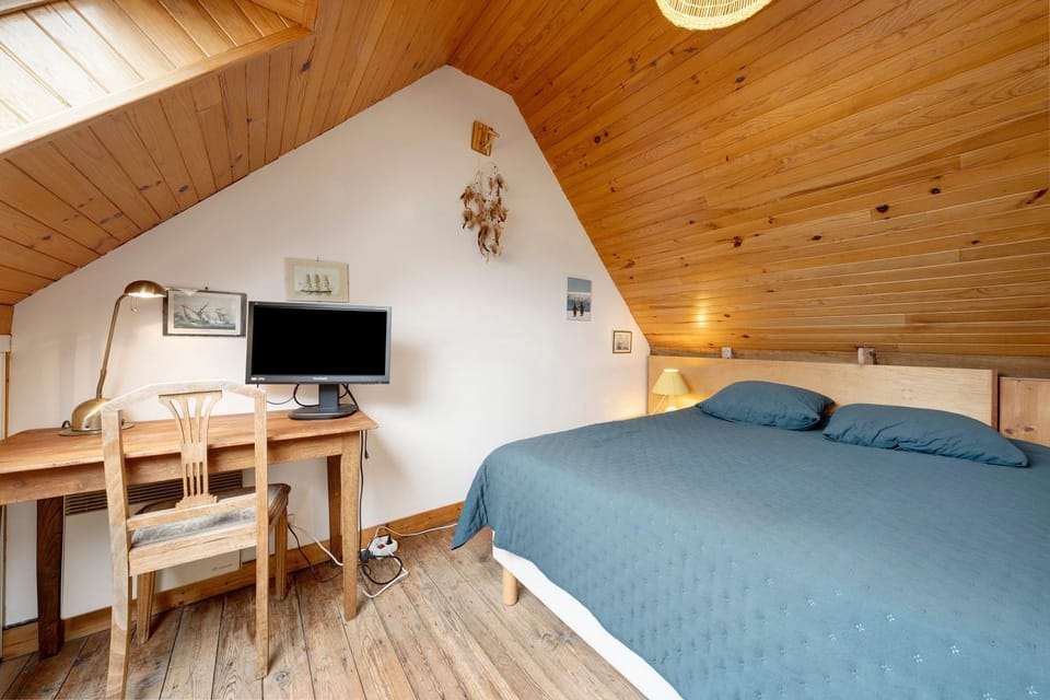 Property building, Living room, Bedroom