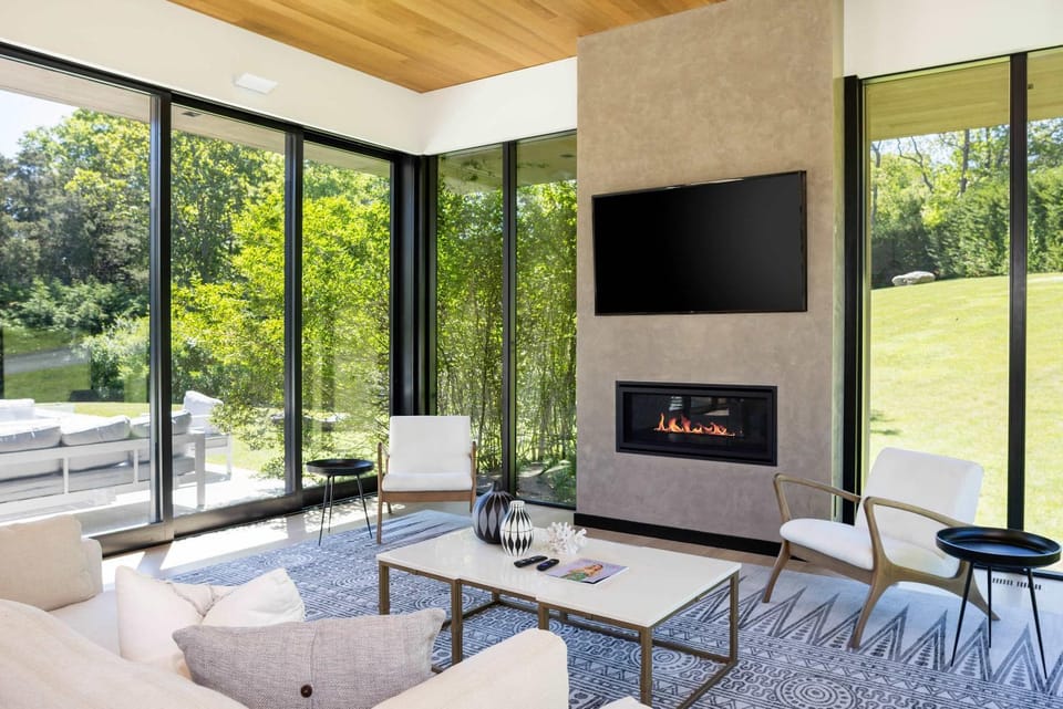 Eastway Estate by Rove Travel - Private Pool Home House in Southampton