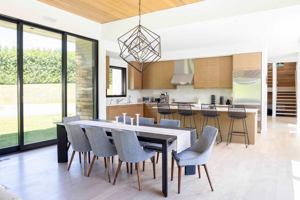 Eastway Estate by Rove Travel - Private Pool Home House in Southampton