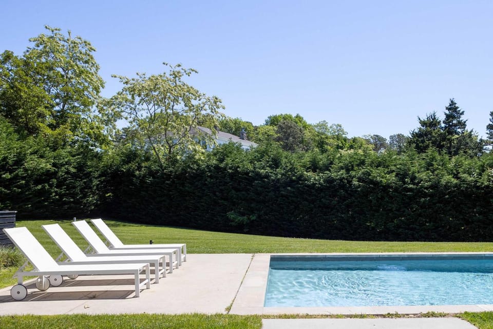 Eastway Estate by Rove Travel - Private Pool Home House in Southampton