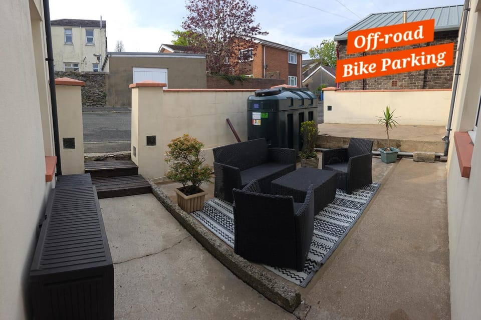 Patio, Parking