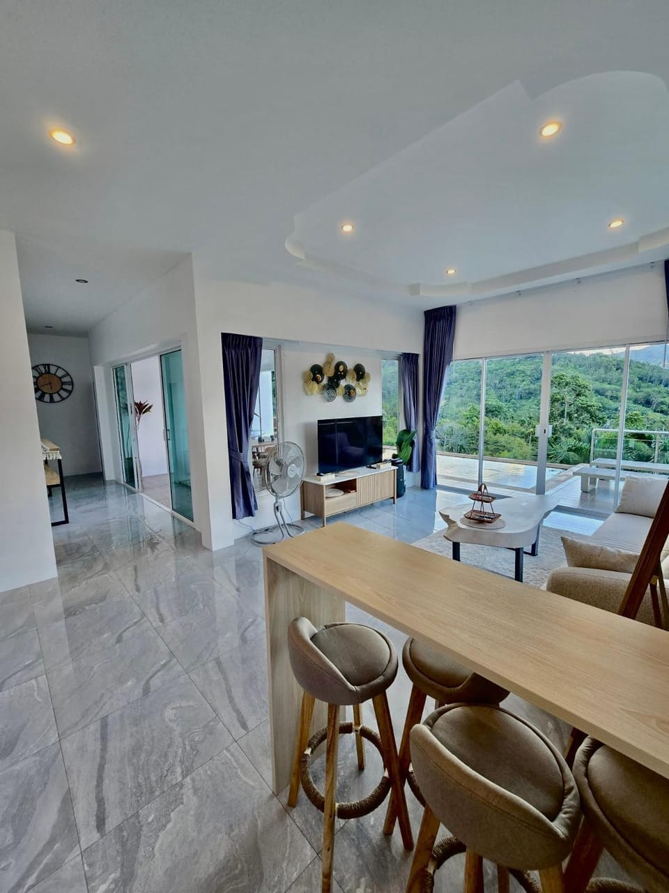 TV and multimedia, View (from property/room), Living room, Seating area, Mountain view, Pool view