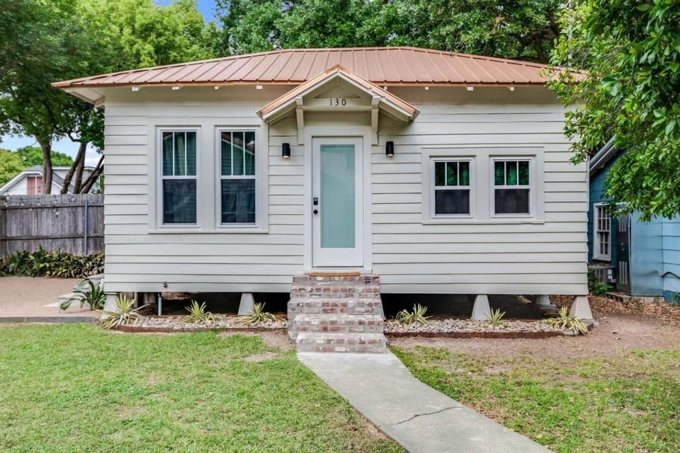 Gabriel Cottage- New, Luxury, Design, Solitude House in Lafayette