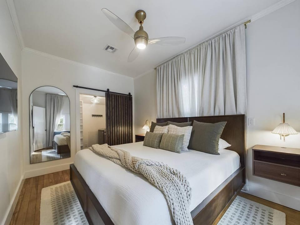 Gabriel Cottage- New, Luxury, Design, Solitude House in Lafayette