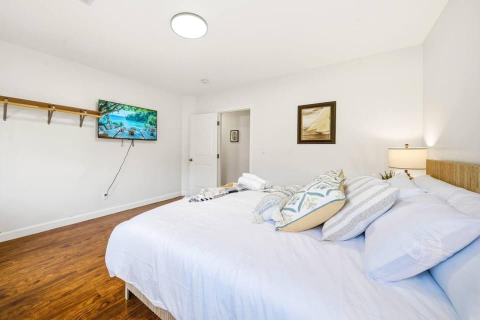 2BR/2BA King Size Bed Central to DTLA and Pasadena House in San Gabriel