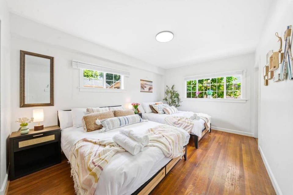 2BR/2BA King Size Bed Central to DTLA and Pasadena House in San Gabriel