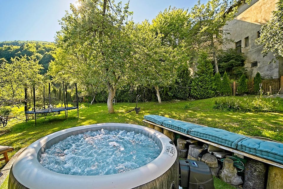 Garden, Hot Tub, Mountain view